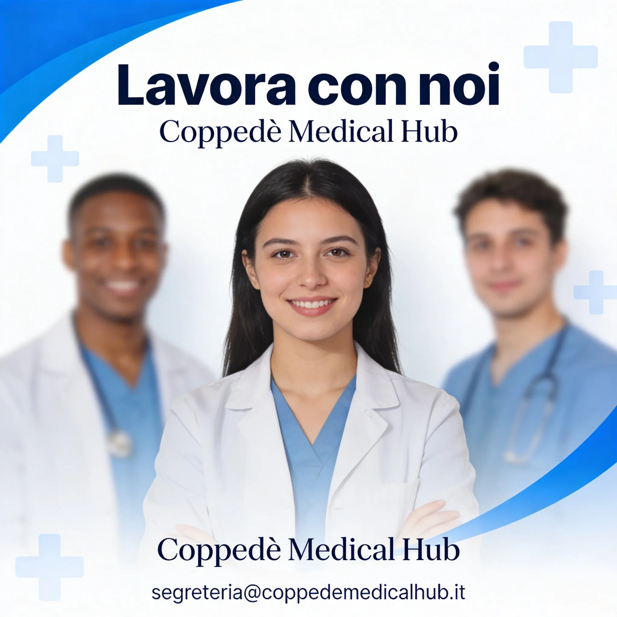 Tre professionisti medici sorridenti in camice bianco stanno insieme su uno sfondo azzurro. Il testo recita: 